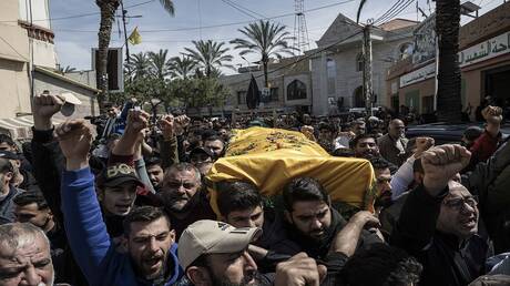 L'armée israélienne attaque des membres du Hezbollah au Liban