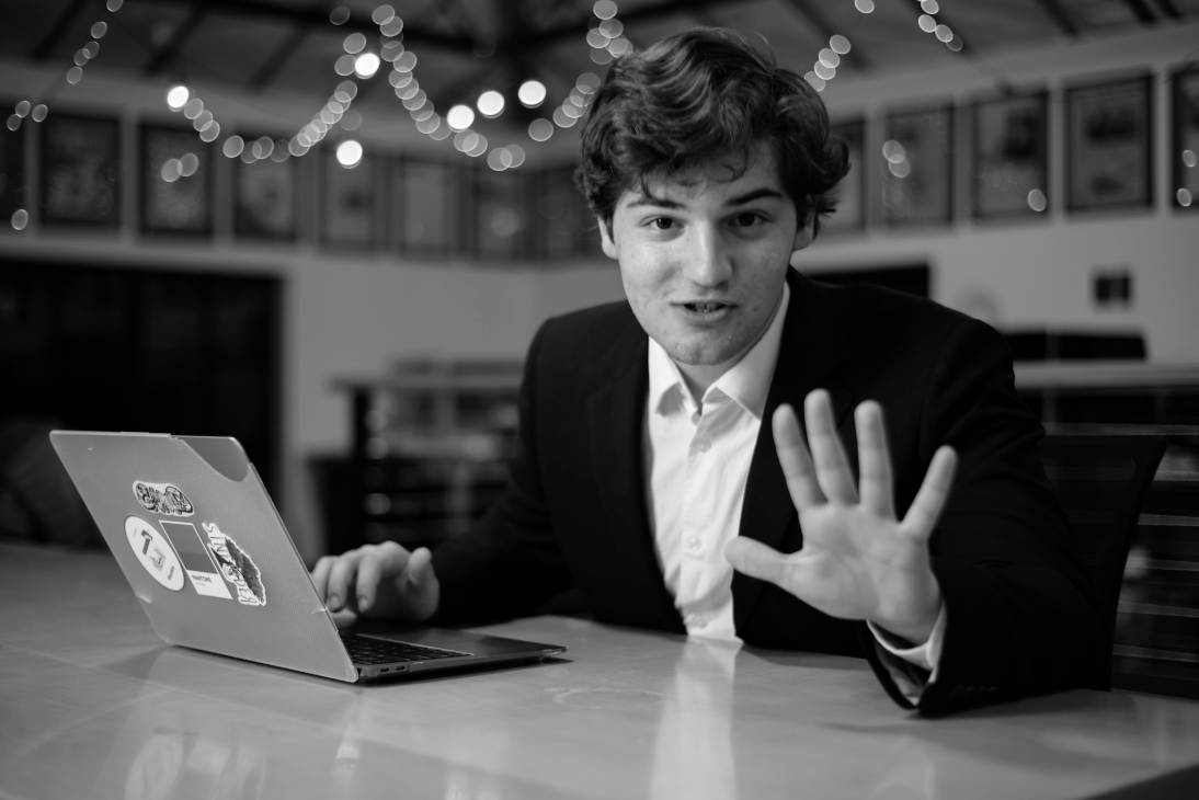 طلاب ستانفورد يسعون لتغيير العالم من خلال القراءة