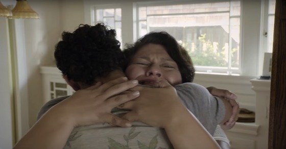 لم شمل أم وابنها بعد 20 عامًا من الفراق