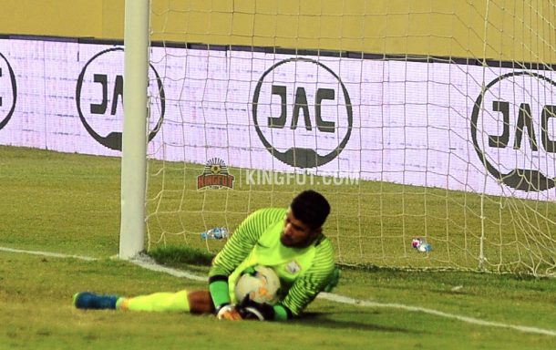 جماهير الزمالك تدعم الفريق بعد التعادل مع إنبي