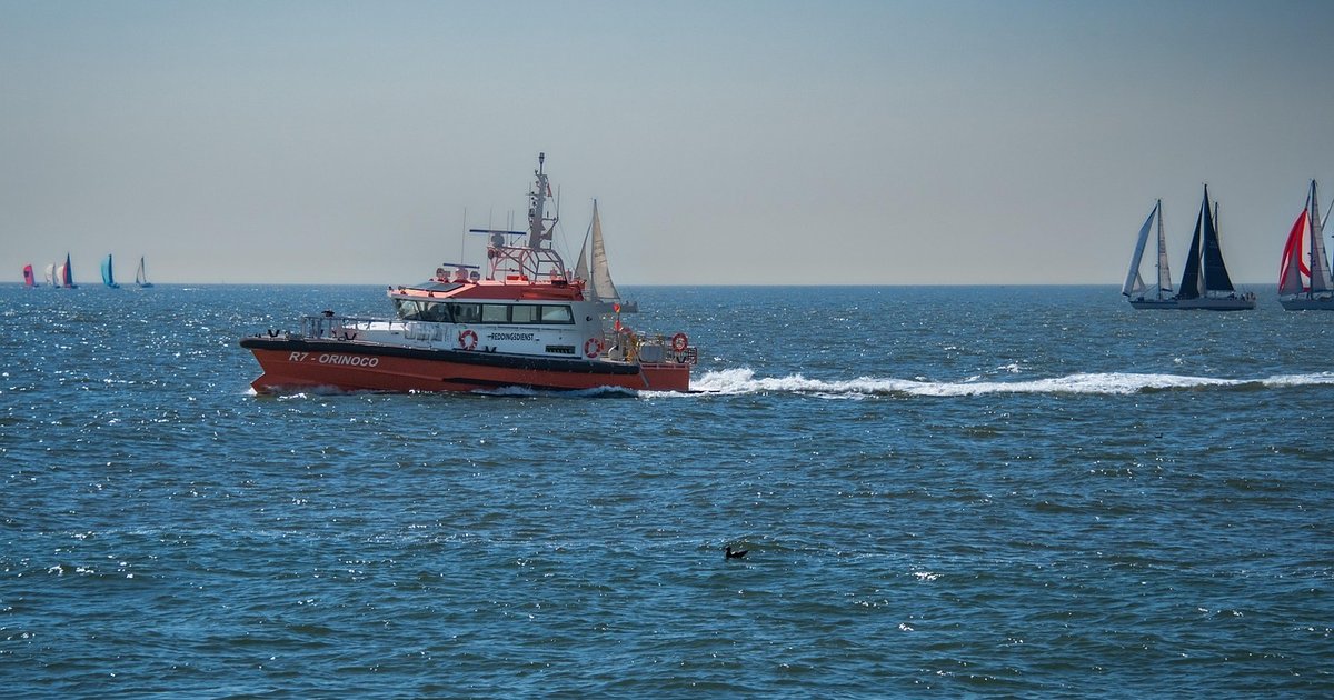 Rettung eines havarierten Fischereifahrzeugs im Roten Meer
