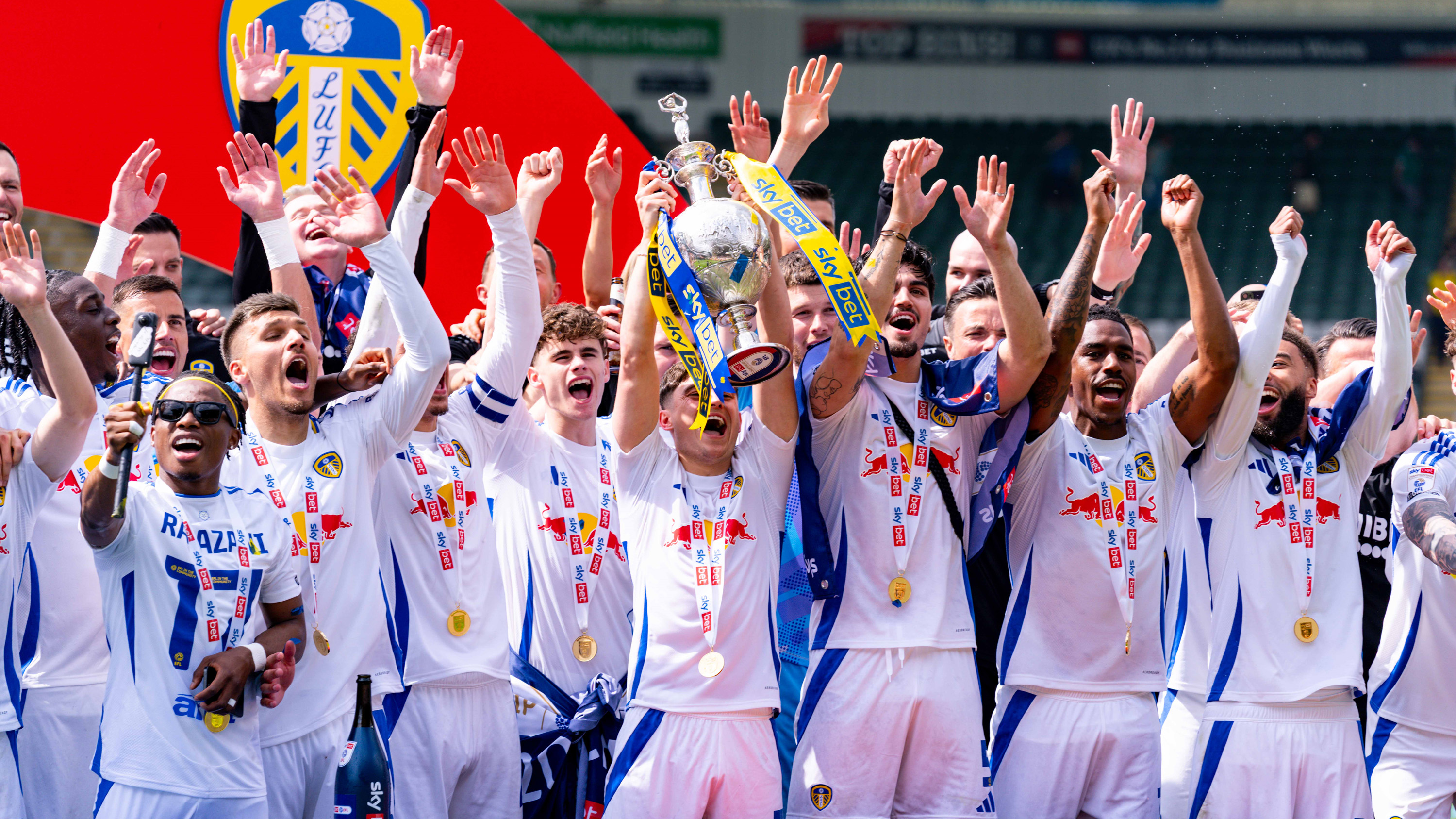 ليدز يحقق فوزاً مهماً في الدوري الإنجليزي