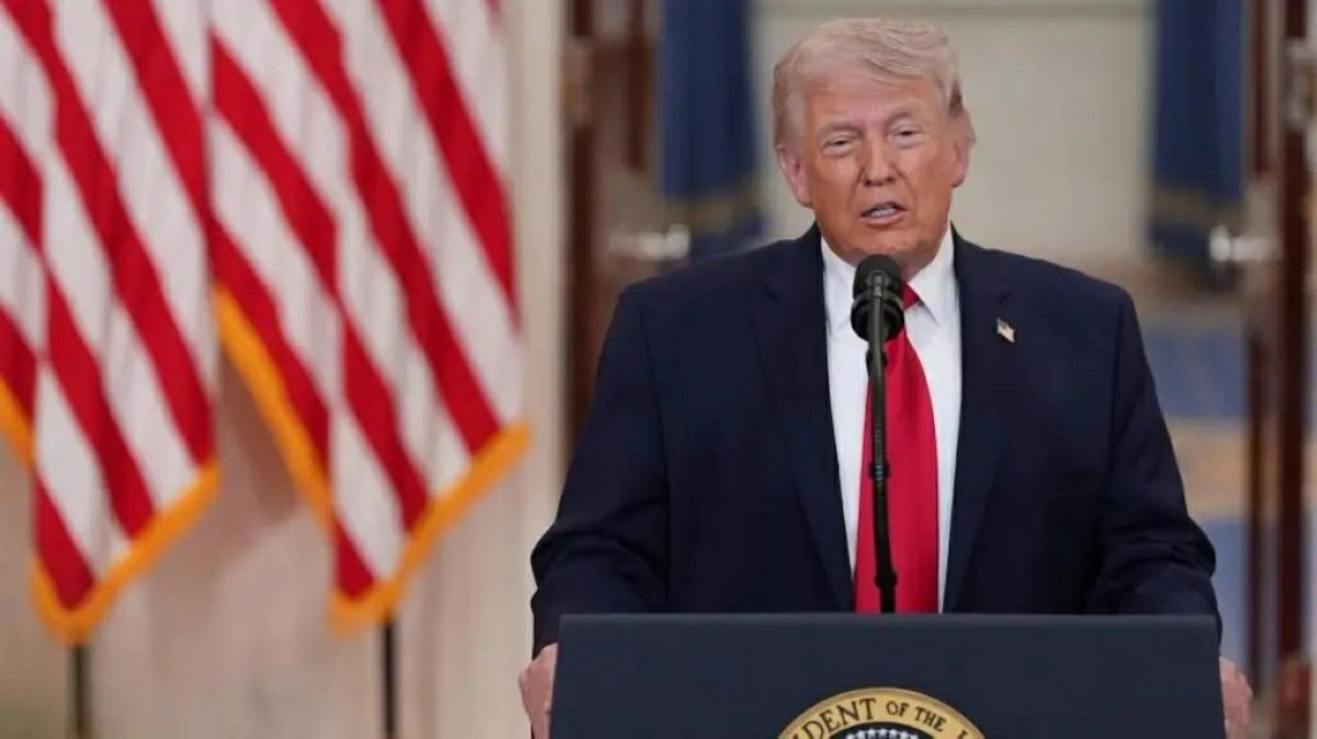 ترامب يهدد إيران بمهلة جديدة لإعادة فتح مضيق هرمز