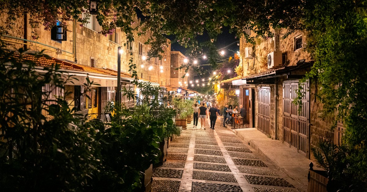 Israeli attacks kill paramedic and destroy medical warehouse