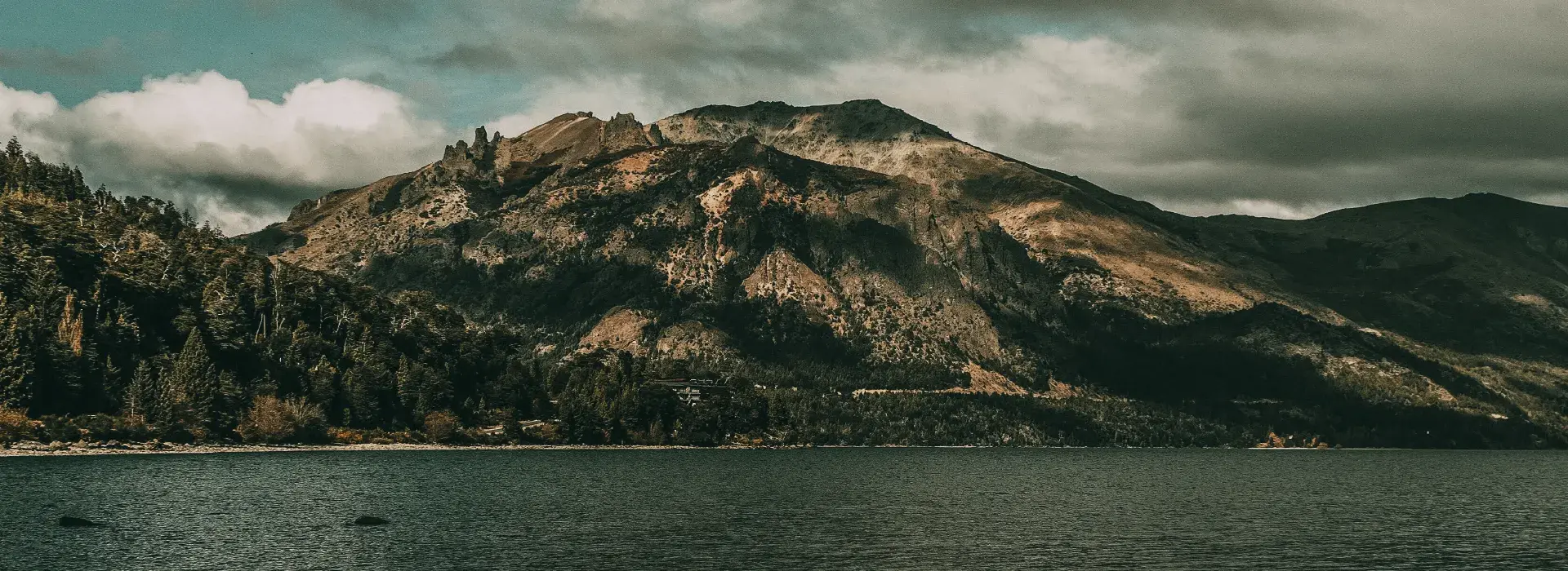 الرقصة الأخيرة للأساطير السبعة: تكريم فني مميز