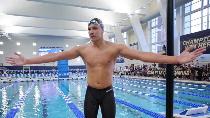 Ahmed Ayoub Hafnawi conquista medaglia d'oro nel nuoto