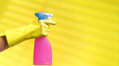 استنشاق منتجات التنظيف يهدد صحة الرئتين