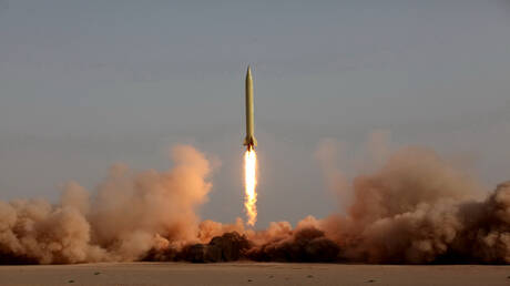 الحرس الثوري الإيراني يستهدف أهدافاً أمريكية وإسرائيلية