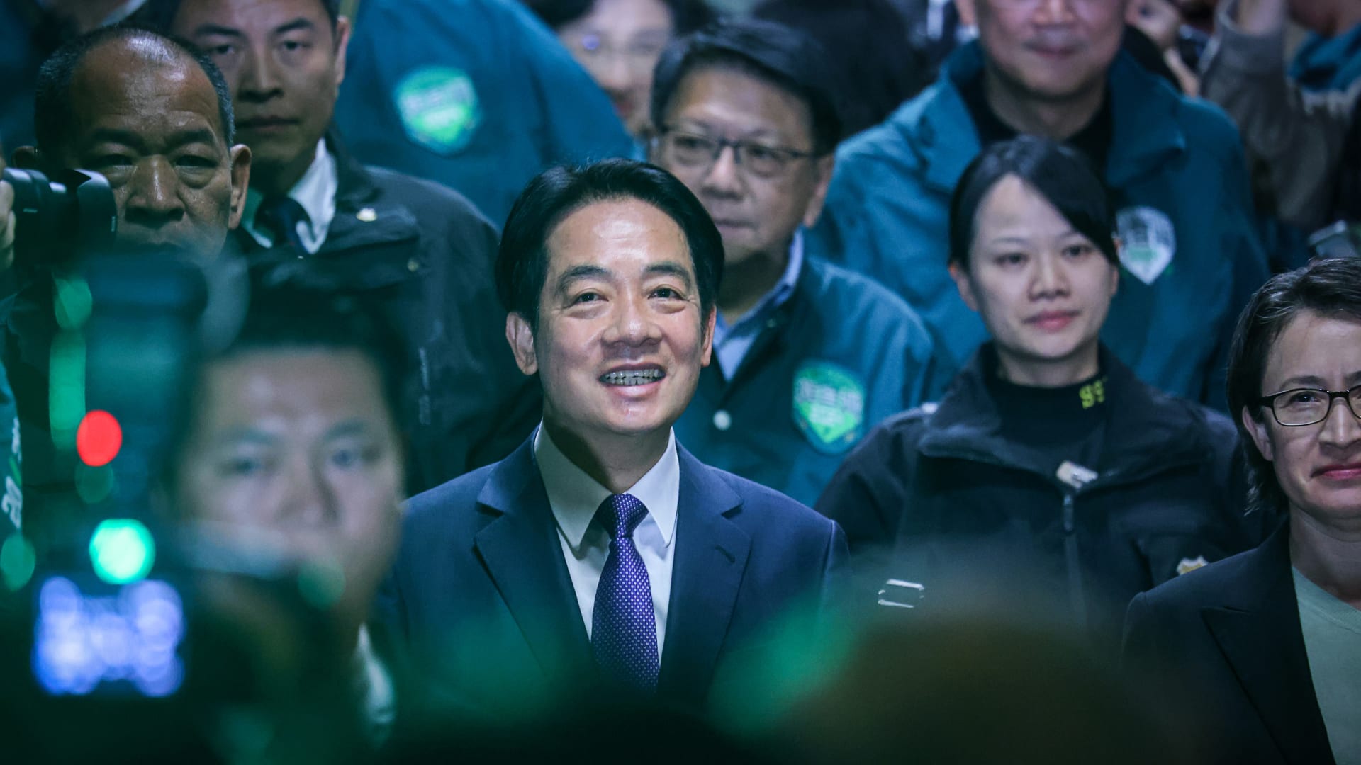 Record Inflows to Taiwan's Investment Fund Amid Global Tensions