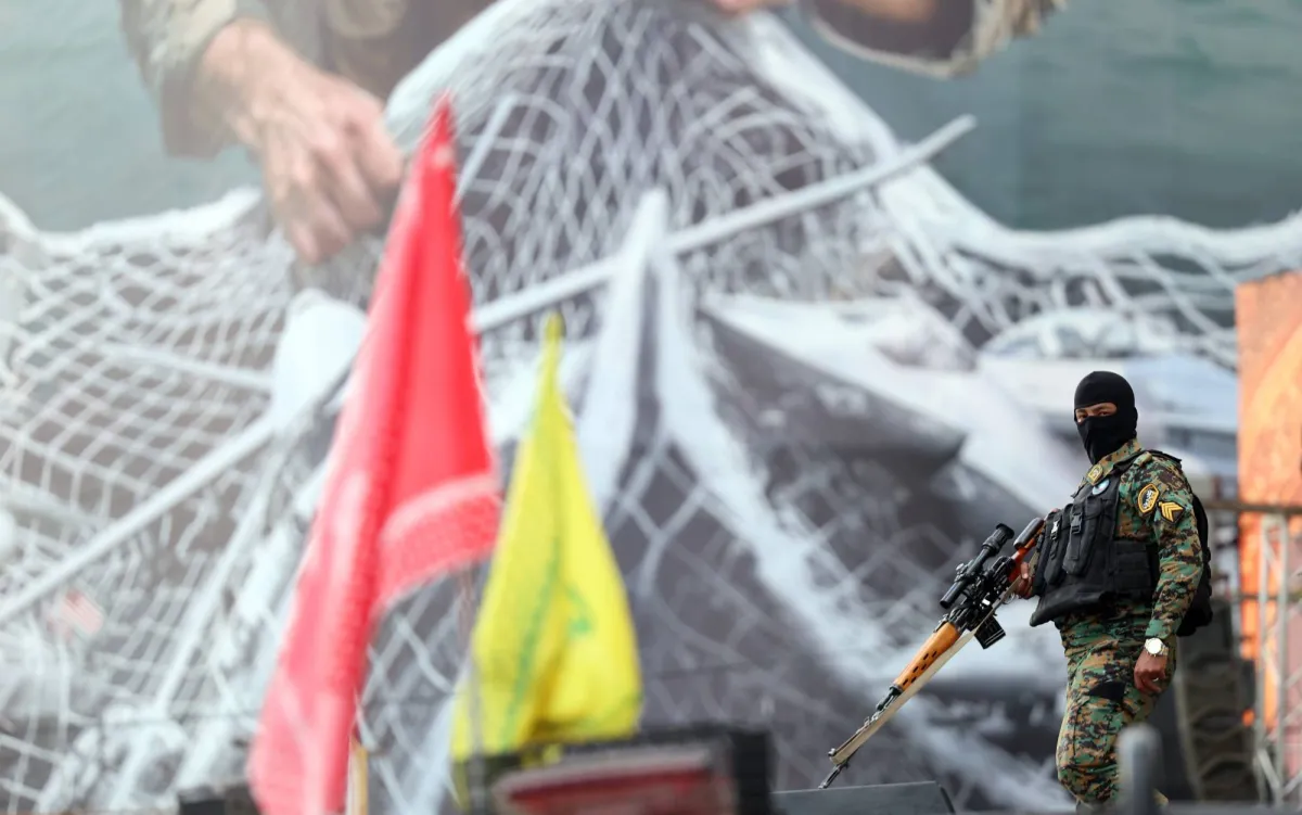 ترمب يهدد بحصار طويل على إيران