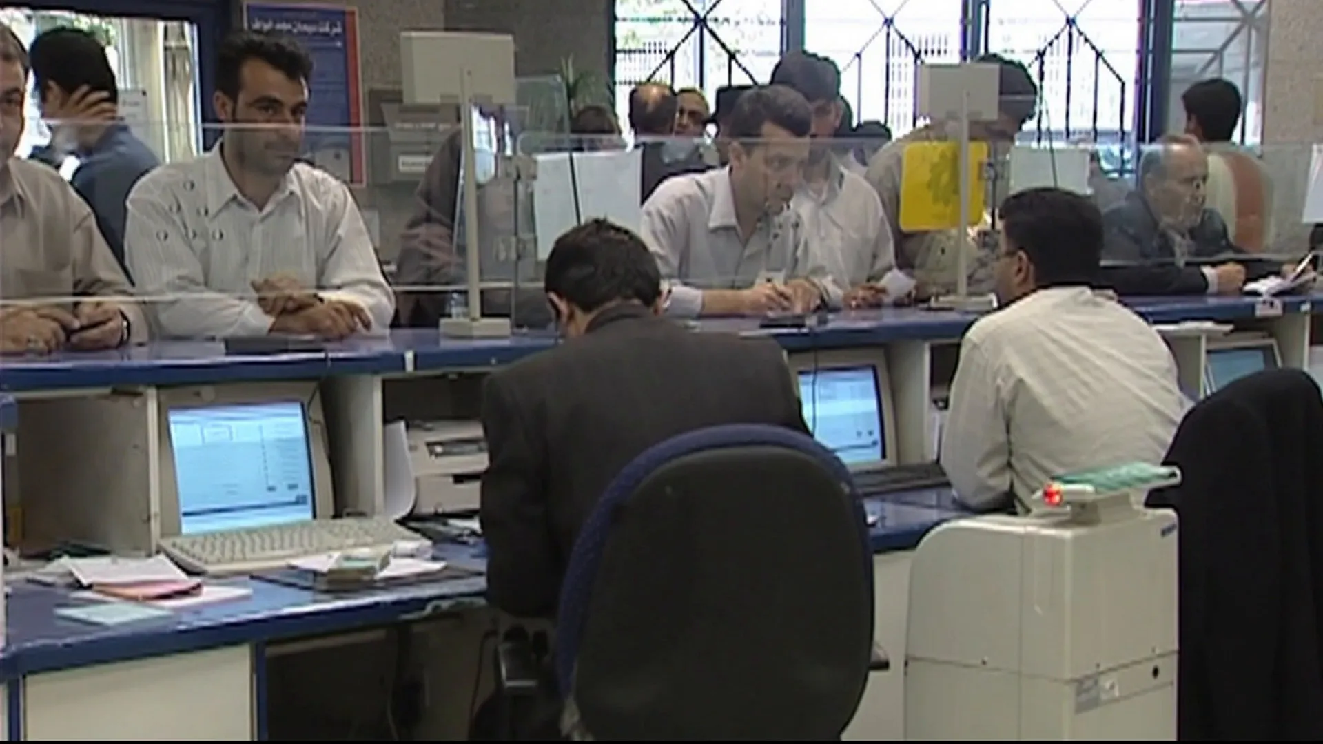 الصراع بين أمريكا وإيران في عالم العملات المشفرة