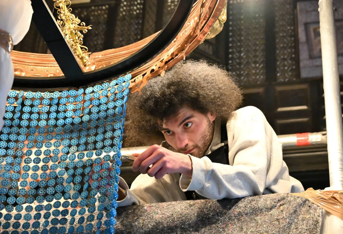 متحف ليتون هاوس بلندن يعرض عمل رمزي لملاط