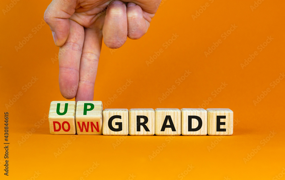 تخفيض تصنيف أدوبي وزيادة تقييم كراودسترايك