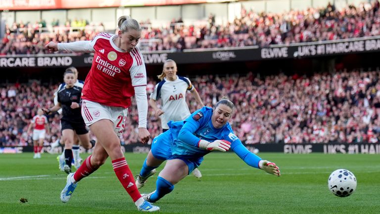Arsenal écrase Tottenham dans le derby du nord de Londres