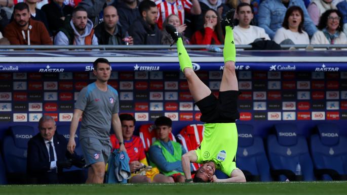 لحظات طريفة للحكام المساعدين في كرة القدم