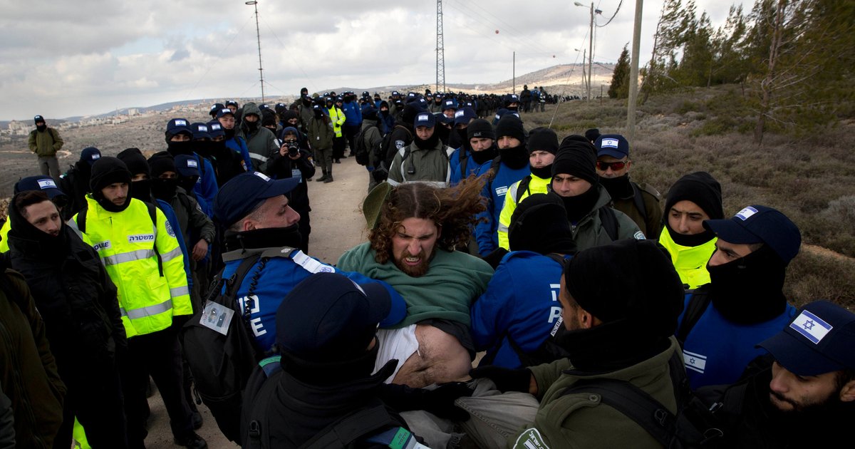 مستوطنون يقيمون بؤرة استيطانية في القدس