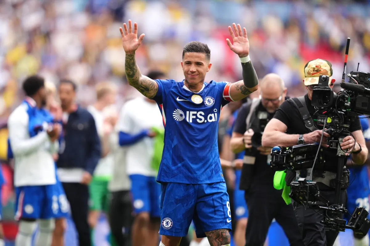 إنزو فرنانديز يثير الجدل حول مستقبله مع تشيلسي