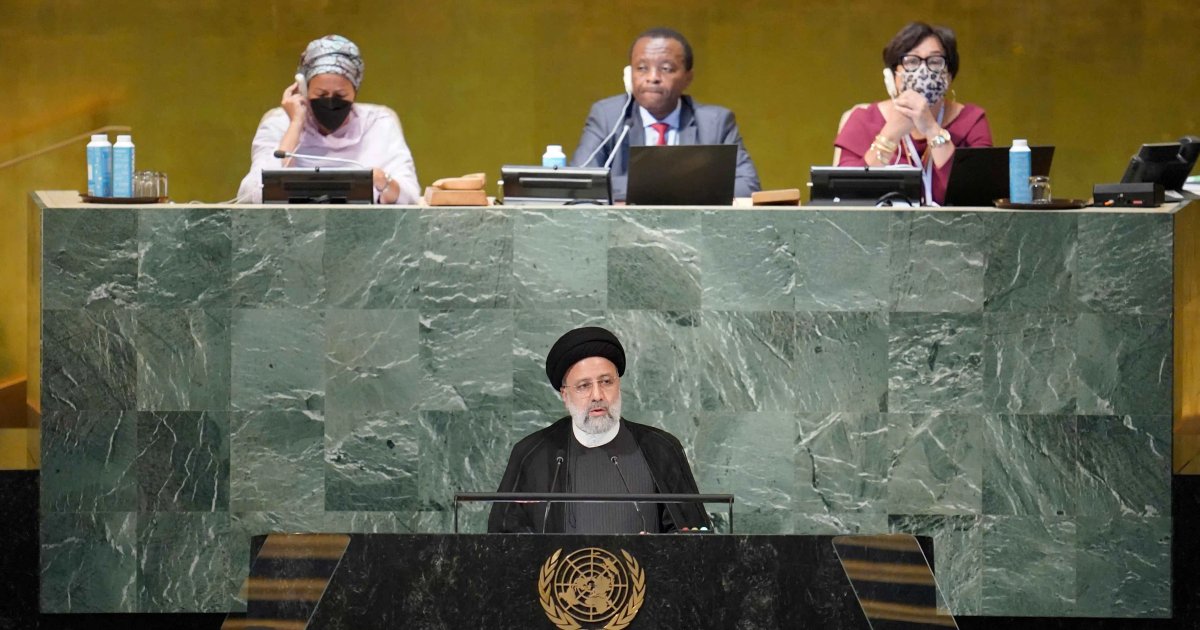 إيران ترفض الضغوط الدولية وتتمسك بمواقفها