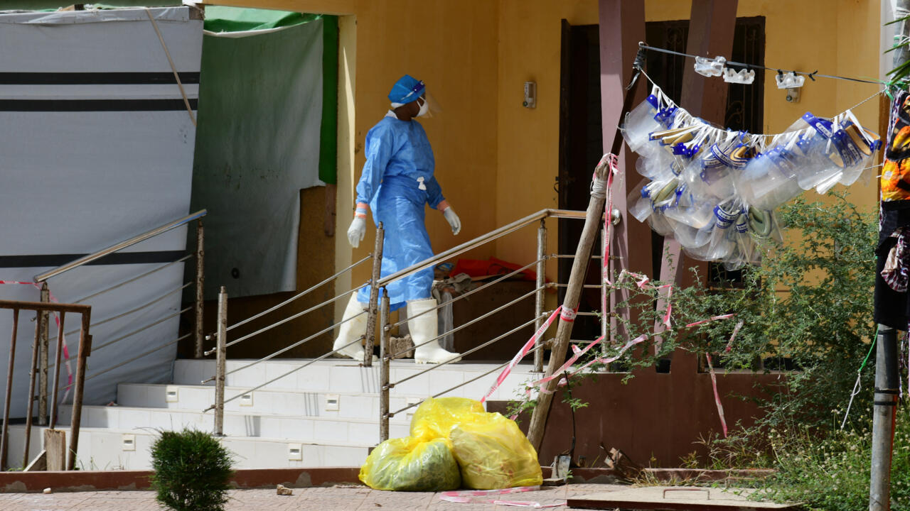 Sénégal suspend les voyages des ministres pour crises économiques