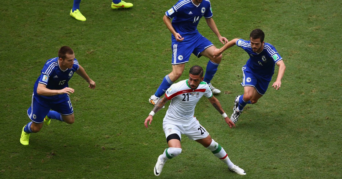 مهاجم البوسنة يحتفل ببلوغ المونديال بإنفاق 300 ألف يورو
