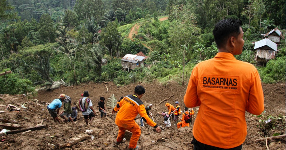 Trauerfeier für Erdbebenopfer in Indonesien