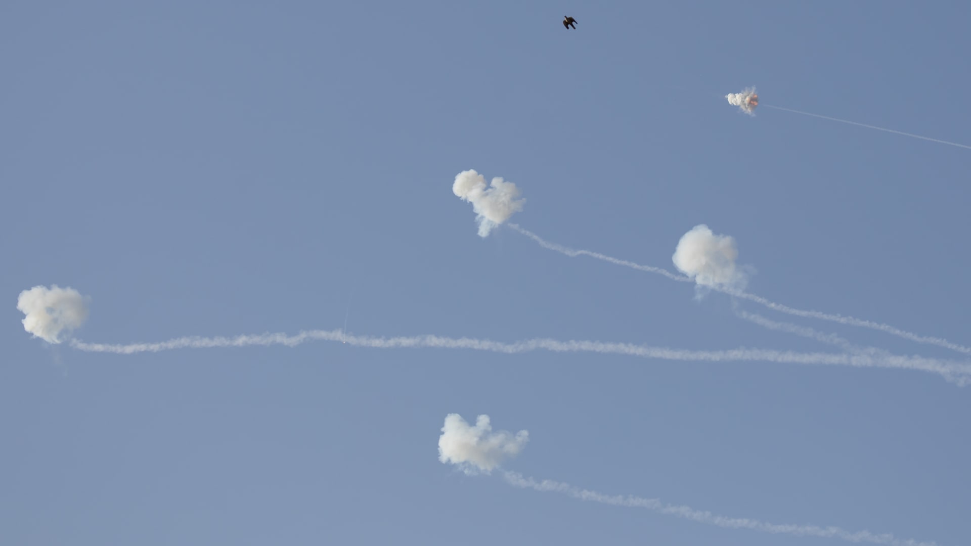 Rocket attack targets greater Tel Aviv, causing injuries