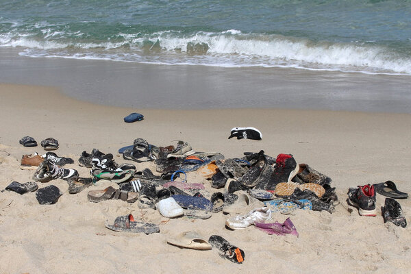 مأساة غرق قارب مهاجرين قبالة سواحل ليبيا