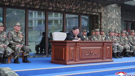 Kim Jong-un inspecte les entraînements militaires en Corée