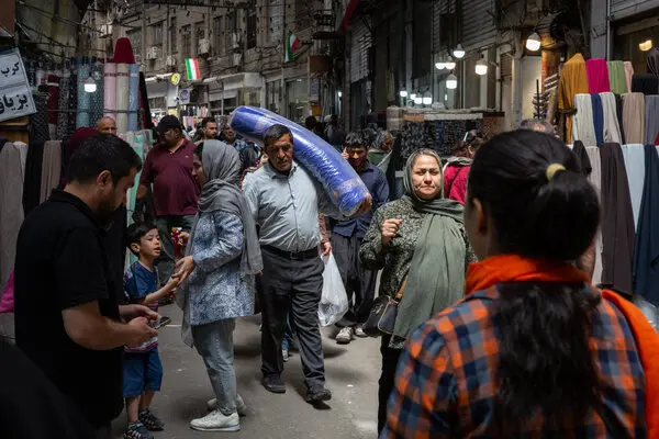 تسريح جماعي للعمال في إيران وتأثيره على الاقتصاد