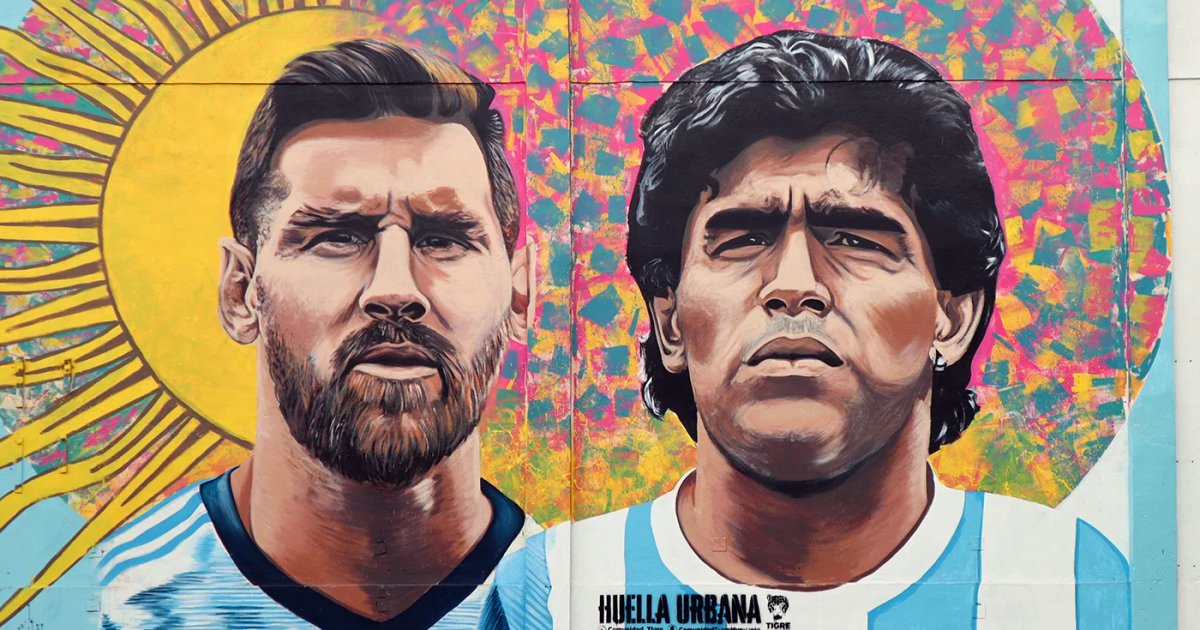 Messi- und Ronaldo-Würfel sowie Weltmeister-Wandbild