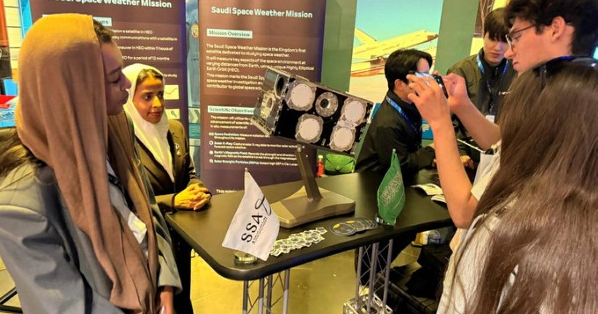 نساء سعوديات يقدمن قمرًا صناعيًا للأرصاد في ناسا