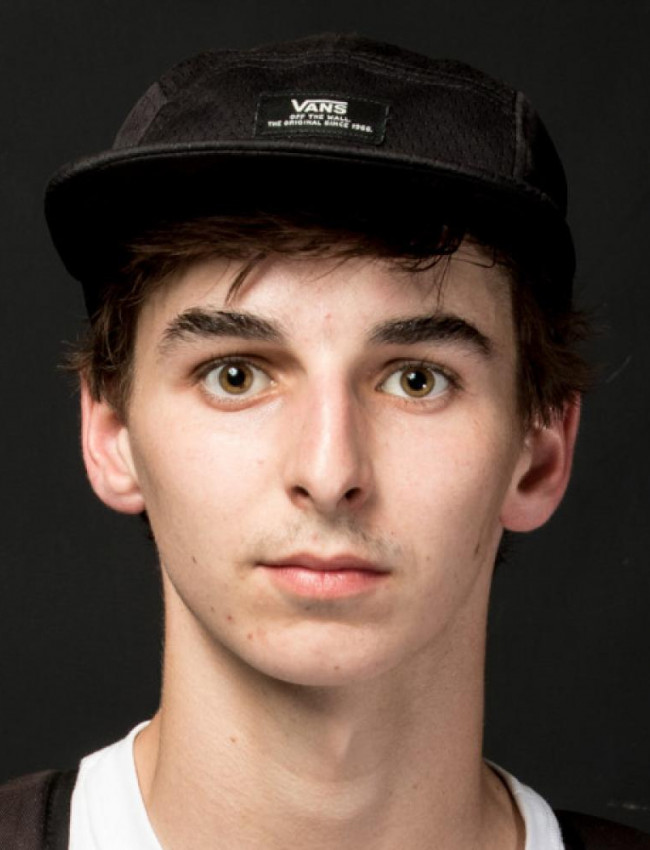 Ramener des enfants d'un policier français suspecté de meurtre