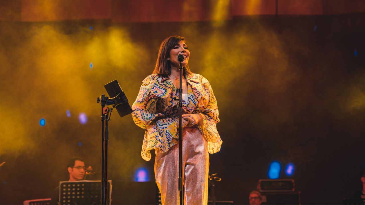 أصالة تحيي حفلاً في باريس بحضور جماهيري كبير