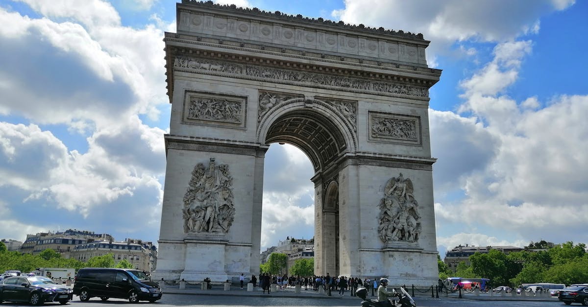 فرنسا تعبر عن قلقها من تهديدات ترامب لإيران