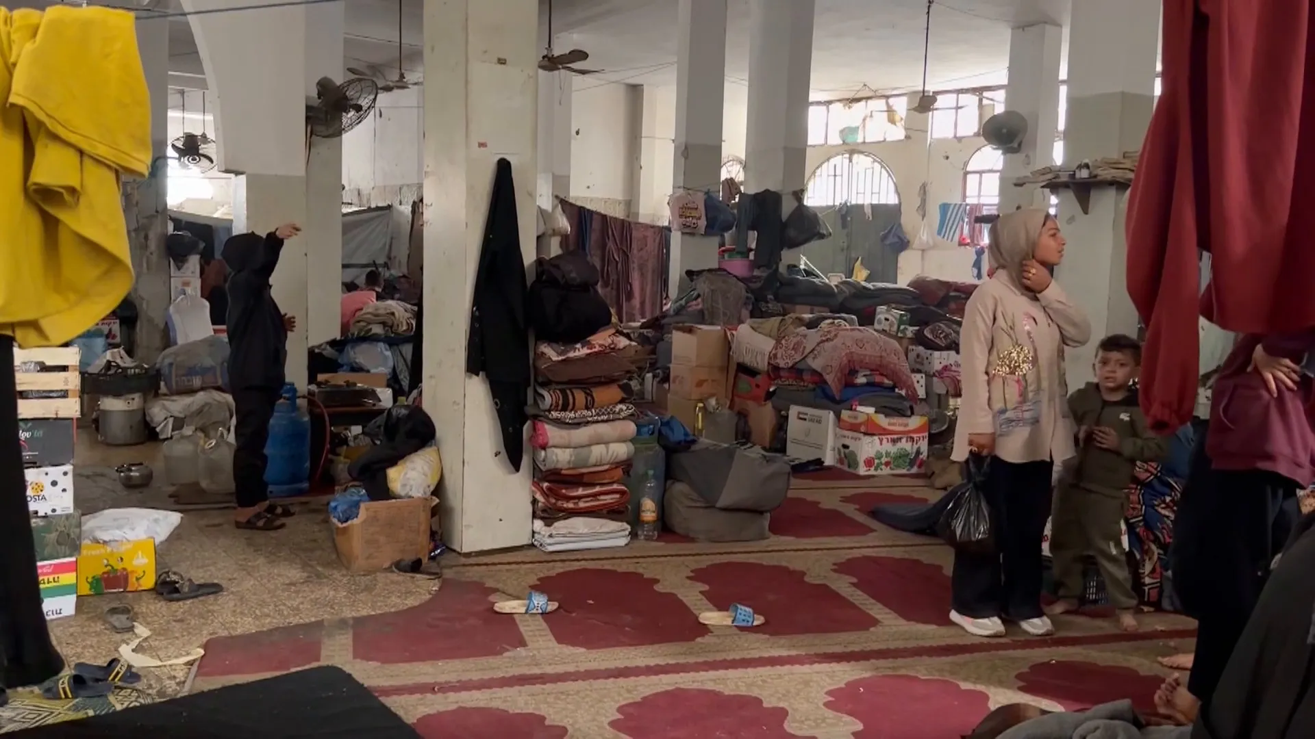 غزة: مساجد تتحول إلى ملاجئ للنازحين