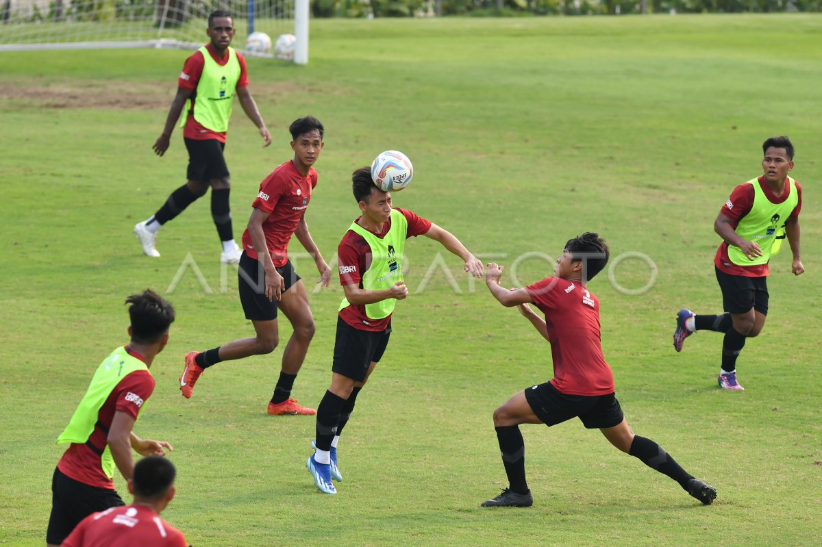 أهمية السلوك الجيد في اختيار لاعبي منتخب إندونيسيا للشباب