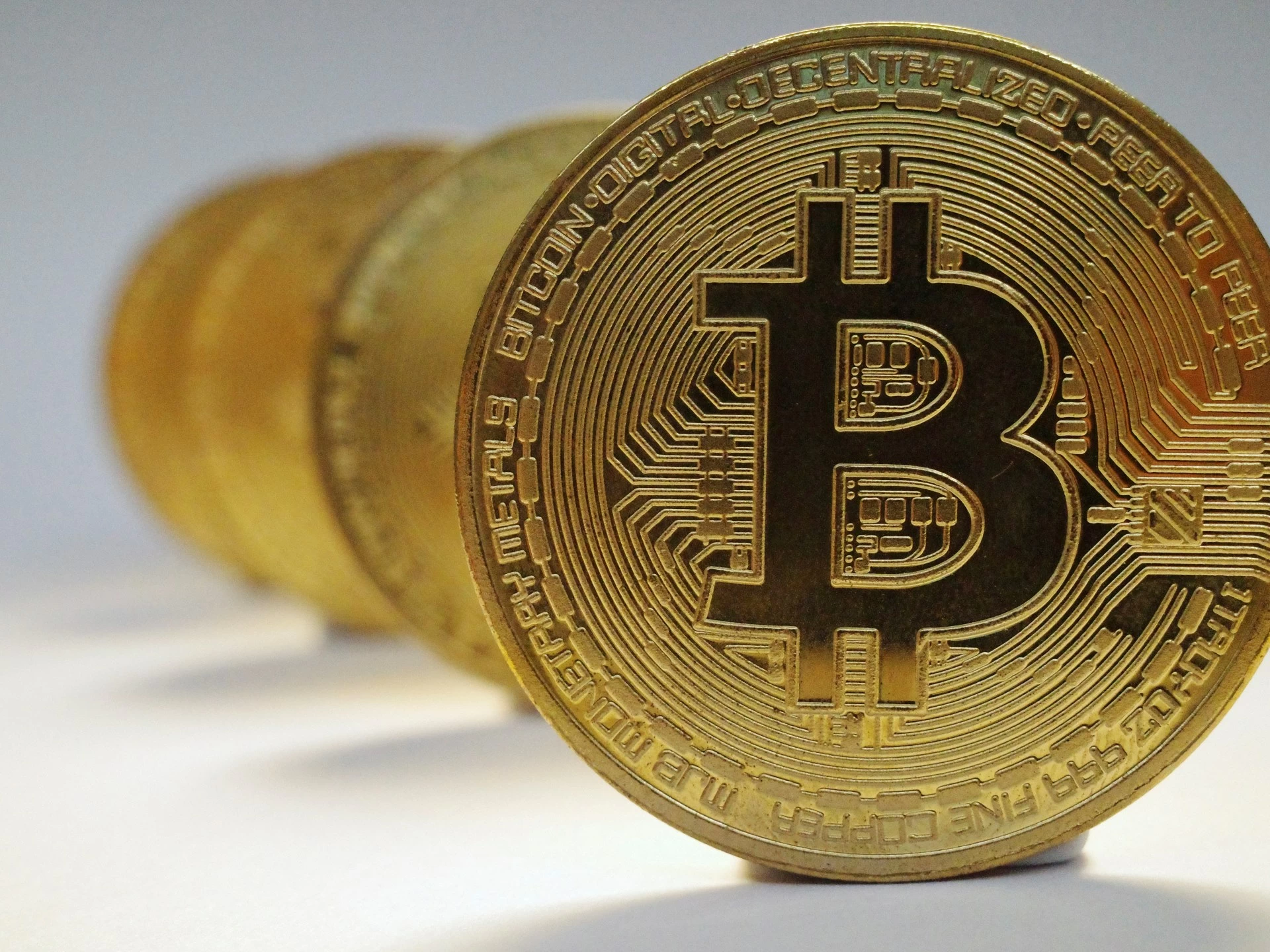 Bitcoin fällt auf 66.223 Dollar – wirtschaftliche Sorgen steigen