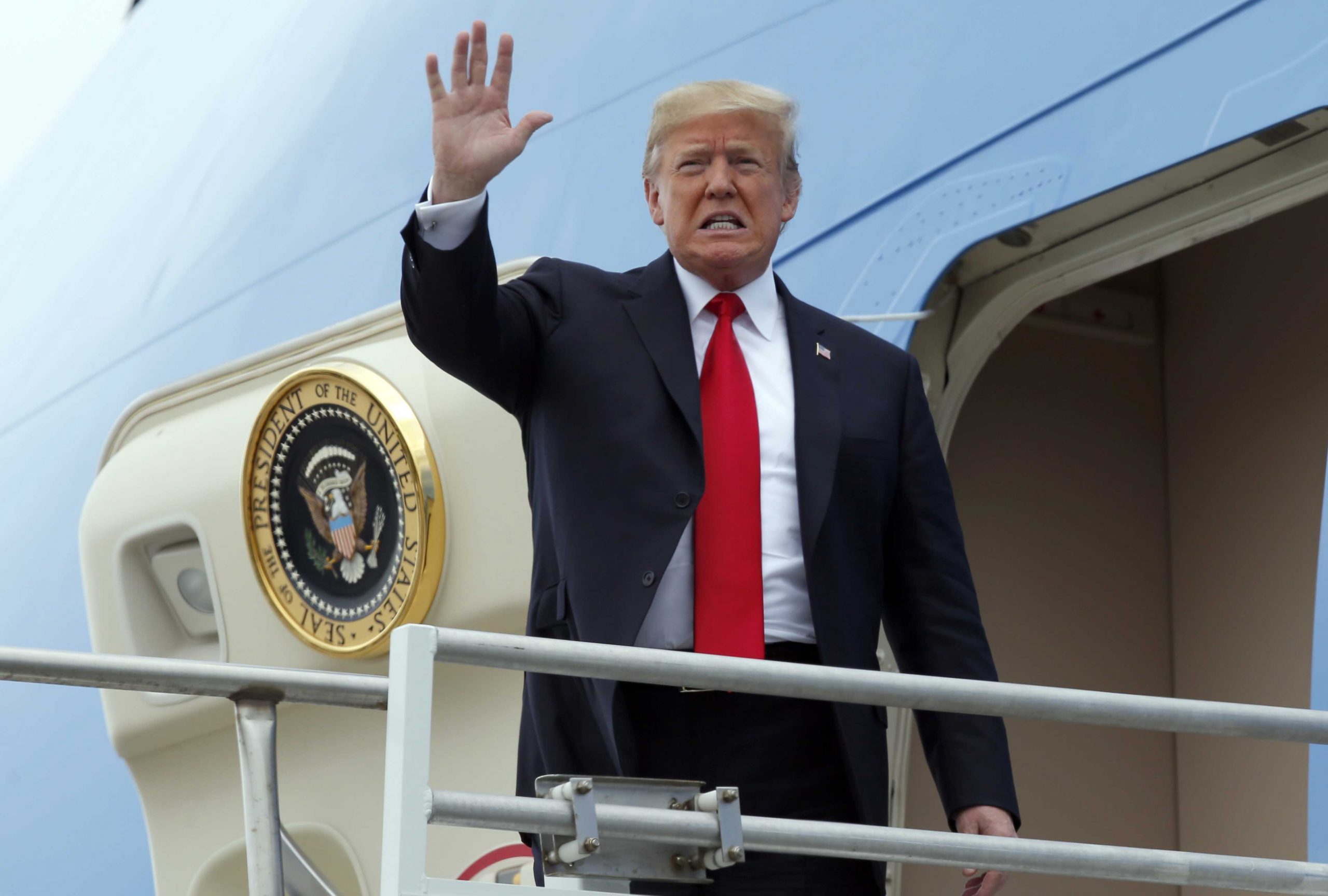 إعادة تسمية مطار بالم بيتش تكريماً لترامب