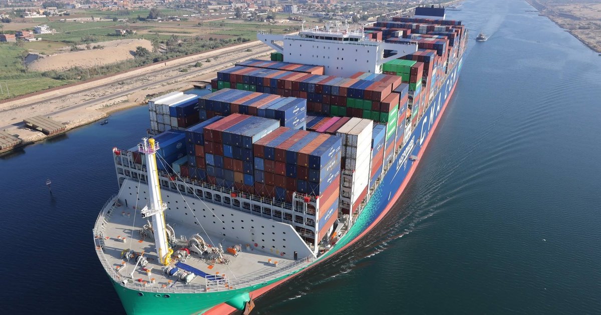 عبور السفينة العملاقة CMA CGM VENDOME في قناة السويس