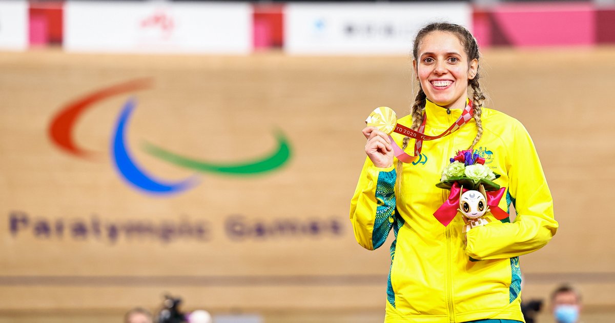 تكريم أبطال الإمارات في الدراجات البارالمبية