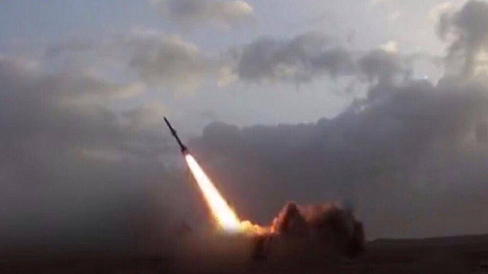 الدفاعات الجوية الإماراتية تتصدى لهجمات صاروخية وطائرات مسيرة