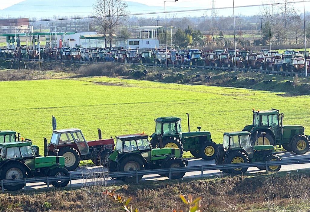 استقالة وزراء يونانيين وسط تحقيقات فساد زراعي