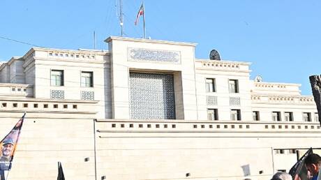 السفارة الإيرانية تدعو وزير الخارجية اللبناني إلى الواقعية