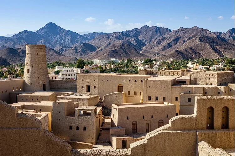 كتاب محمد رفيع يوثق العمارة في عمان القديمة