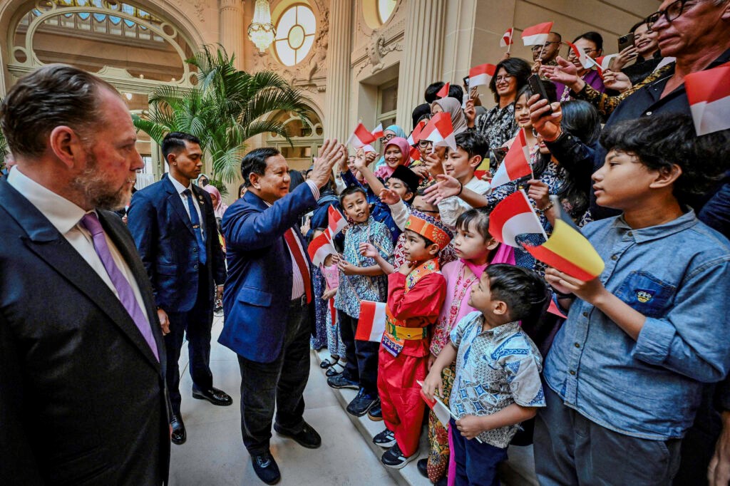 إعجاب إندونيسية في كوريا الجنوبية بأسلوب قيادة برابوو