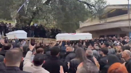 غارة إسرائيلية تقتل مسؤولاً لبنانياً وزوجته