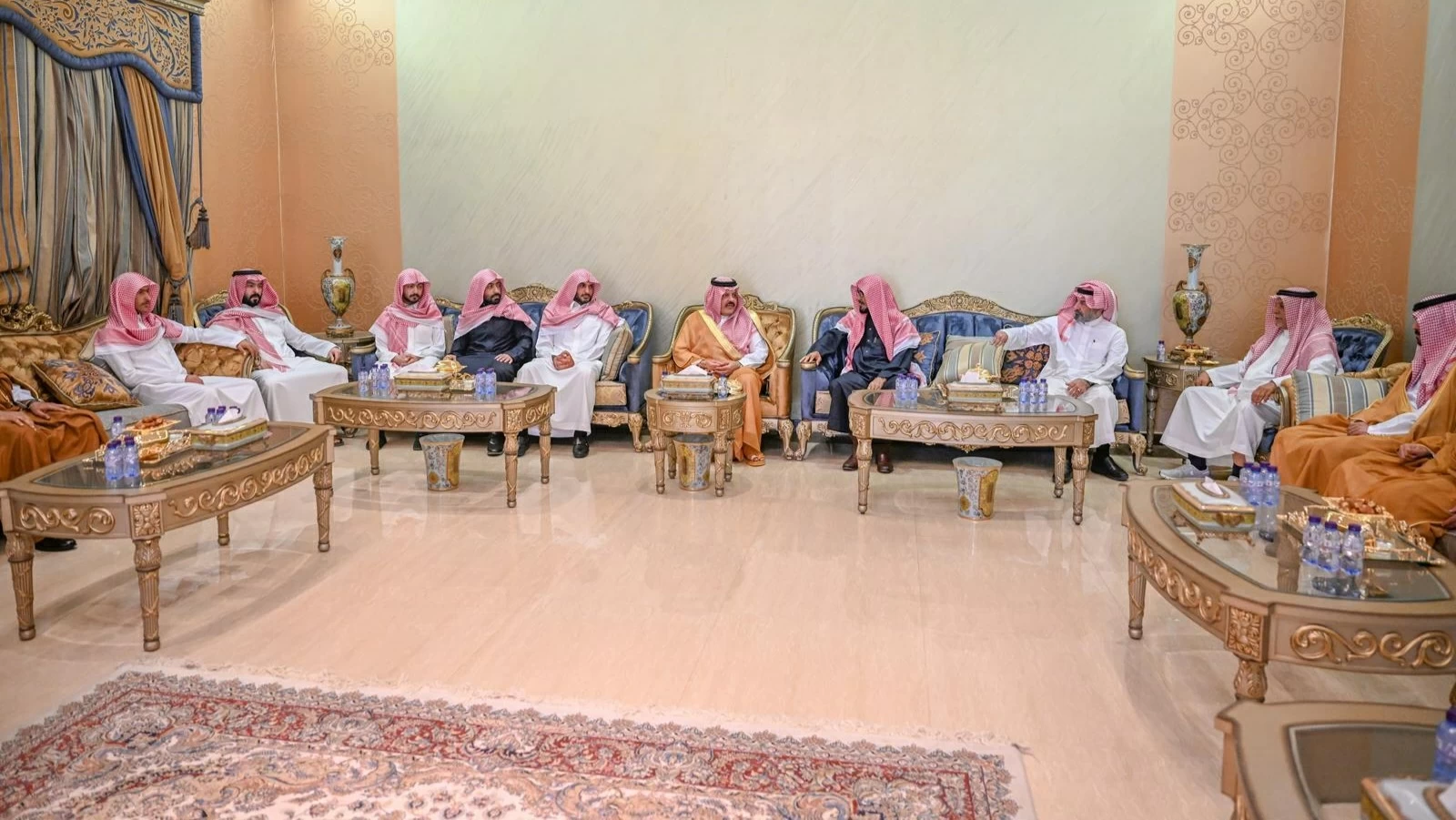 Le prince de Hail présente ses condoléances à la famille Al-Buleid