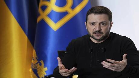 زيلينسكي يعبر عن غضبه من ترامب ويبحث عن شركاء جدد