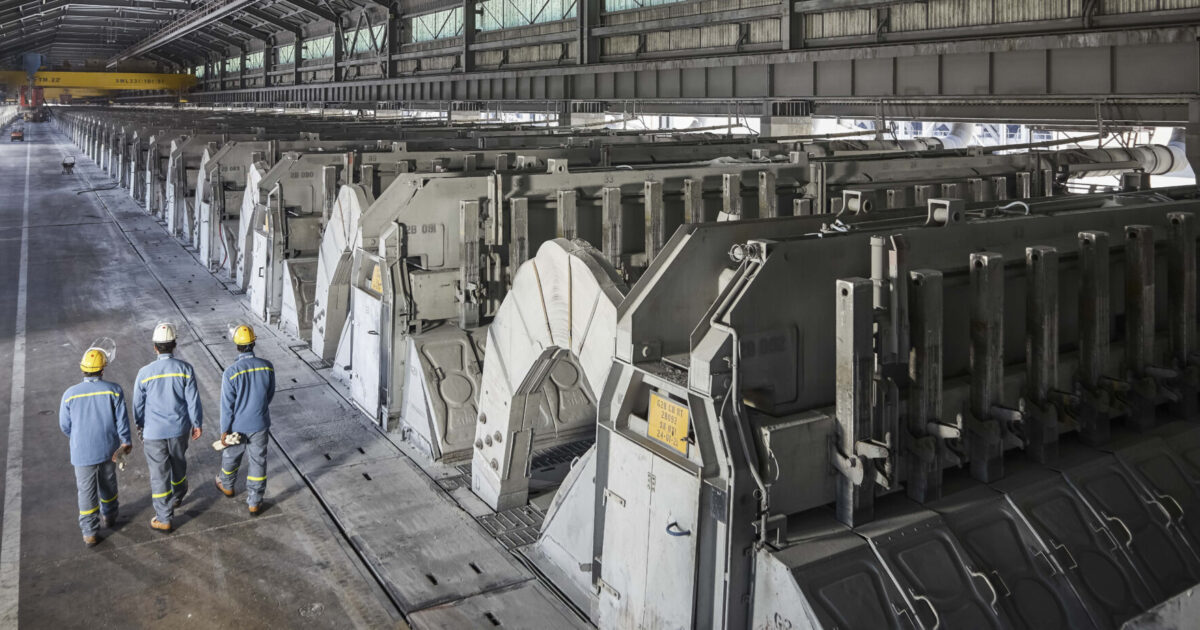 إيقاف عمليات صهر الألمنيوم في الإمارات بعد هجوم إيراني