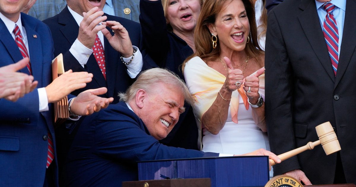 Trump's Deputy Announces Imminent U.S. Withdrawal from Iran